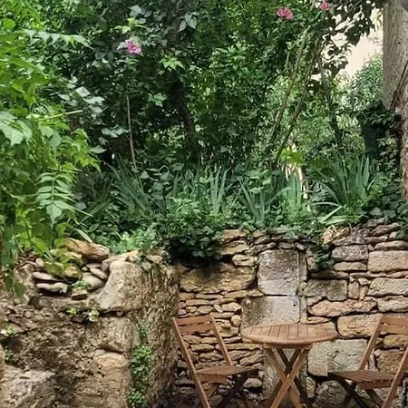 بيت للعطل La Cachette Sarladaise سارلا لا كانيدا